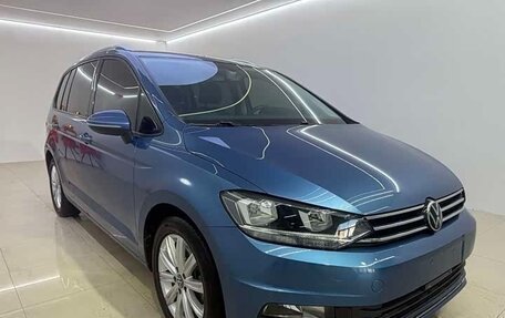 Volkswagen Touran III, 2021 год, 2 018 000 рублей, 3 фотография
