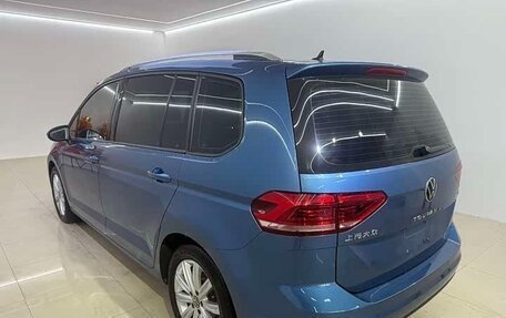 Volkswagen Touran III, 2021 год, 2 018 000 рублей, 4 фотография