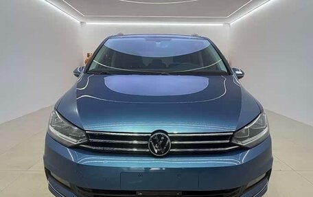 Volkswagen Touran III, 2021 год, 2 018 000 рублей, 2 фотография