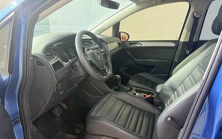 Volkswagen Touran III, 2021 год, 2 018 000 рублей, 9 фотография