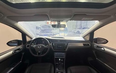 Volkswagen Touran III, 2021 год, 2 018 000 рублей, 17 фотография