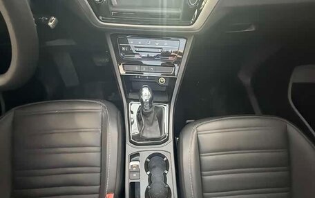 Volkswagen Touran III, 2021 год, 2 018 000 рублей, 16 фотография