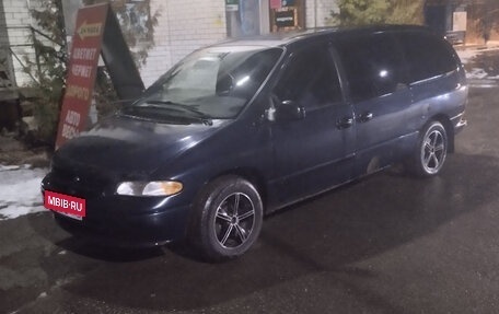 Chrysler Voyager III, 1997 год, 10 000 рублей, 1 фотография