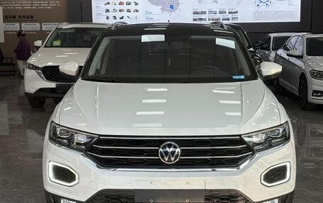 Volkswagen T-Roc I, 2022 год, 1 569 000 рублей, 2 фотография