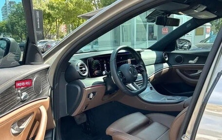 Mercedes-Benz E-Класс, 2021 год, 3 560 000 рублей, 4 фотография