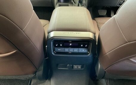 Toyota Land Cruiser Prado, 2024 год, 7 400 000 рублей, 26 фотография