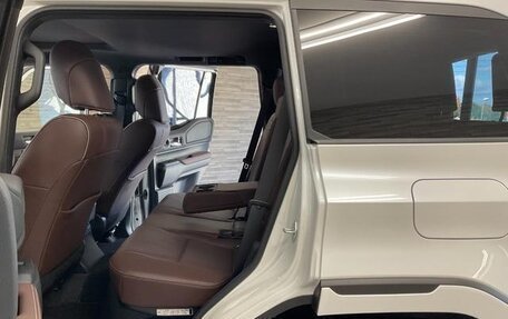 Toyota Land Cruiser Prado, 2024 год, 7 400 000 рублей, 24 фотография