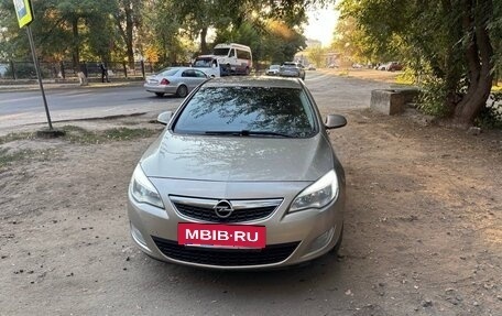 Opel Astra J, 2011 год, 700 000 рублей, 2 фотография