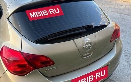 Opel Astra J, 2011 год, 700 000 рублей, 3 фотография