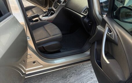 Opel Astra J, 2011 год, 700 000 рублей, 11 фотография