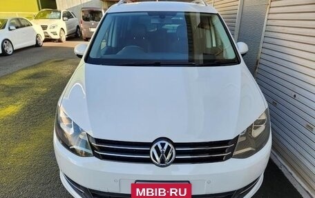 Volkswagen Sharan II, 2013 год, 880 000 рублей, 3 фотография