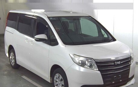 Toyota Noah III, 2015 год, 1 780 000 рублей, 4 фотография