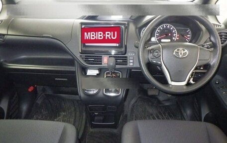 Toyota Noah III, 2015 год, 1 780 000 рублей, 5 фотография
