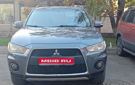 Mitsubishi Outlander III рестайлинг 3, 2011 год, 1 330 000 рублей, 2 фотография