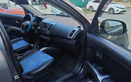 Mitsubishi Outlander III рестайлинг 3, 2011 год, 1 330 000 рублей, 9 фотография