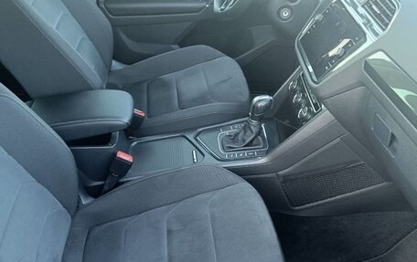 Volkswagen Tiguan II, 2018 год, 2 150 000 рублей, 2 фотография