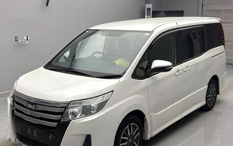 Toyota Noah III, 2015 год, 1 700 000 рублей, 1 фотография