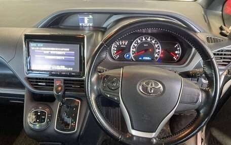 Toyota Noah III, 2015 год, 1 700 000 рублей, 5 фотография