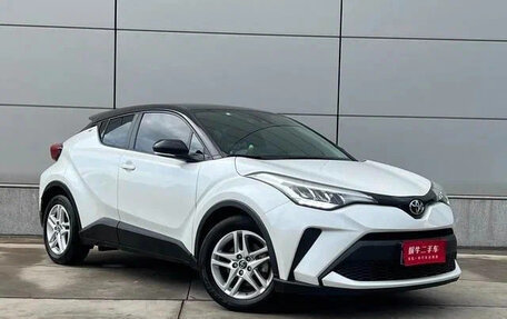 Toyota C-HR I рестайлинг, 2022 год, 1 950 000 рублей, 3 фотография