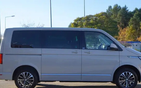 Volkswagen Multivan T6 рестайлинг, 2021 год, 5 600 000 рублей, 4 фотография