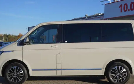 Volkswagen Multivan T6 рестайлинг, 2021 год, 5 600 000 рублей, 3 фотография