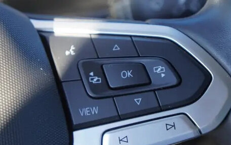 Volkswagen Multivan T6 рестайлинг, 2021 год, 5 600 000 рублей, 13 фотография