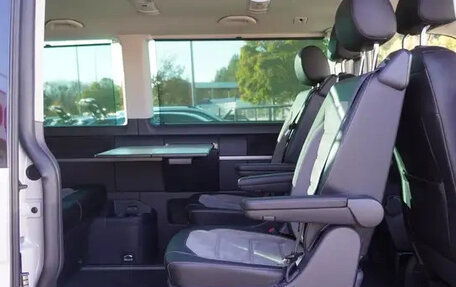 Volkswagen Multivan T6 рестайлинг, 2021 год, 5 600 000 рублей, 12 фотография