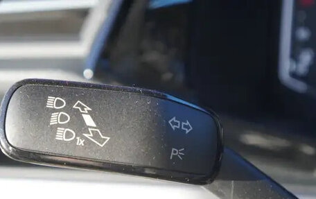 Volkswagen Multivan T6 рестайлинг, 2021 год, 5 600 000 рублей, 14 фотография