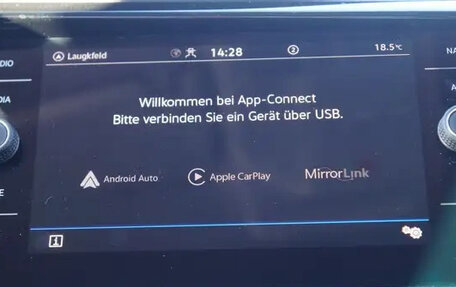 Volkswagen Multivan T6 рестайлинг, 2021 год, 5 600 000 рублей, 17 фотография