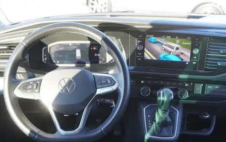 Volkswagen Multivan T6 рестайлинг, 2021 год, 5 600 000 рублей, 18 фотография