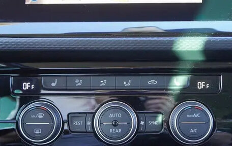 Volkswagen Multivan T6 рестайлинг, 2021 год, 5 600 000 рублей, 21 фотография