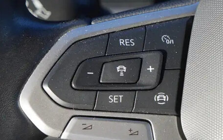 Volkswagen Multivan T6 рестайлинг, 2021 год, 5 600 000 рублей, 24 фотография