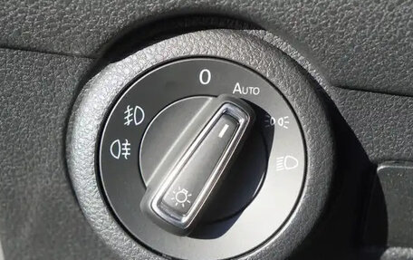 Volkswagen Multivan T6 рестайлинг, 2021 год, 5 600 000 рублей, 20 фотография