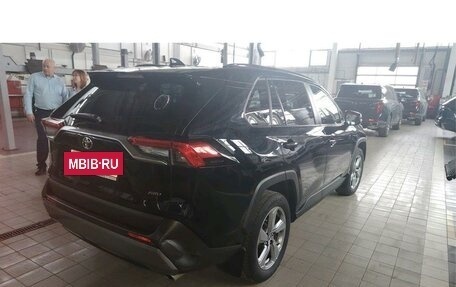 Toyota RAV4, 2021 год, 3 599 000 рублей, 2 фотография
