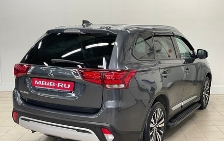 Mitsubishi Outlander III рестайлинг 3, 2021 год, 2 450 000 рублей, 4 фотография