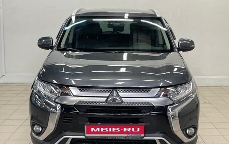 Mitsubishi Outlander III рестайлинг 3, 2021 год, 2 450 000 рублей, 2 фотография