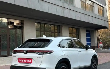 Honda Vezel, 2023 год, 1 300 000 рублей, 4 фотография