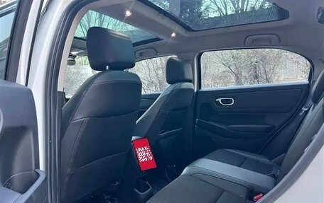 Honda Vezel, 2023 год, 1 300 000 рублей, 16 фотография