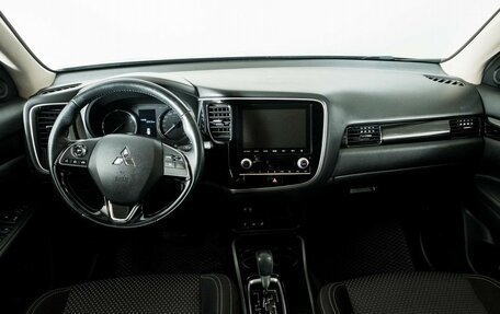 Mitsubishi Outlander III рестайлинг 3, 2020 год, 2 280 000 рублей, 7 фотография