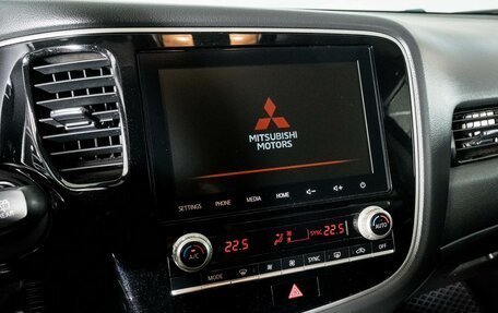 Mitsubishi Outlander III рестайлинг 3, 2020 год, 2 280 000 рублей, 11 фотография