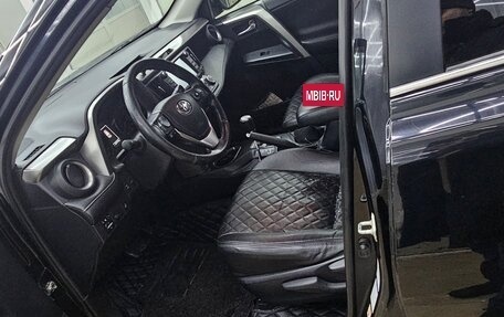 Toyota RAV4, 2017 год, 1 900 000 рублей, 13 фотография