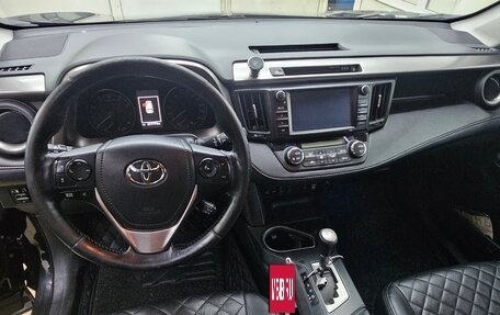 Toyota RAV4, 2017 год, 1 900 000 рублей, 9 фотография