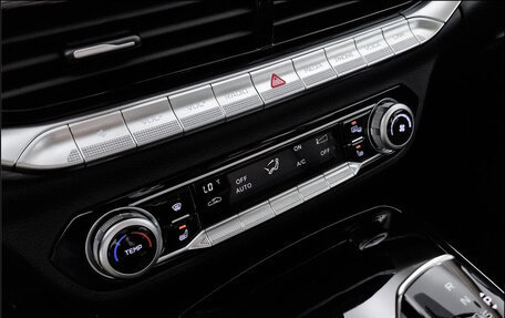 FAW Bestune T77, 2024 год, 2 099 000 рублей, 13 фотография