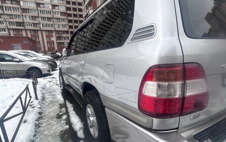 Toyota Land Cruiser 100 рестайлинг 2, 2006 год, 3 700 000 рублей, 7 фотография