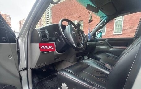 Toyota Land Cruiser 100 рестайлинг 2, 2006 год, 3 700 000 рублей, 11 фотография