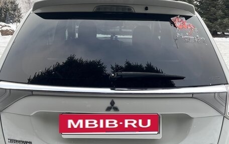 Mitsubishi Outlander III рестайлинг 3, 2012 год, 1 100 000 рублей, 4 фотография