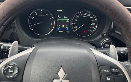 Mitsubishi Outlander III рестайлинг 3, 2012 год, 1 100 000 рублей, 10 фотография