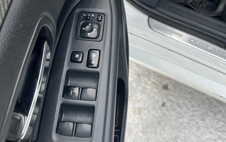 Mitsubishi Outlander III рестайлинг 3, 2012 год, 1 100 000 рублей, 16 фотография