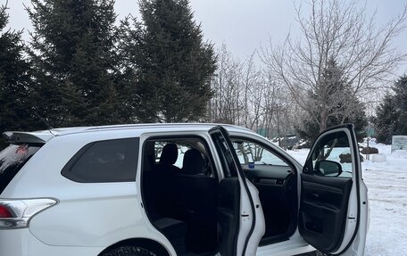 Mitsubishi Outlander III рестайлинг 3, 2012 год, 1 100 000 рублей, 8 фотография