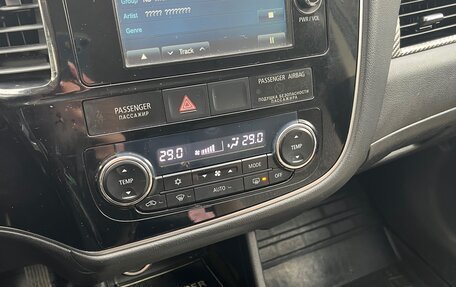 Mitsubishi Outlander III рестайлинг 3, 2012 год, 1 100 000 рублей, 11 фотография